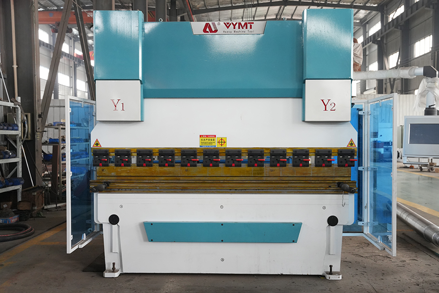 Wat is de rol van het CNC Hydraulic Shearing Machine -achtermetersysteem, en hoe verbetert het de herhaalbaarheid van het snijden?