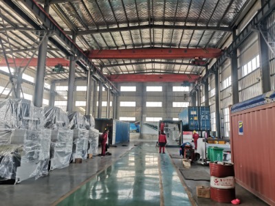 Hoe gaat deze Grote Buigmachine om met bomberingscompensatie voor doorbuiging over de volledige buiglengte?